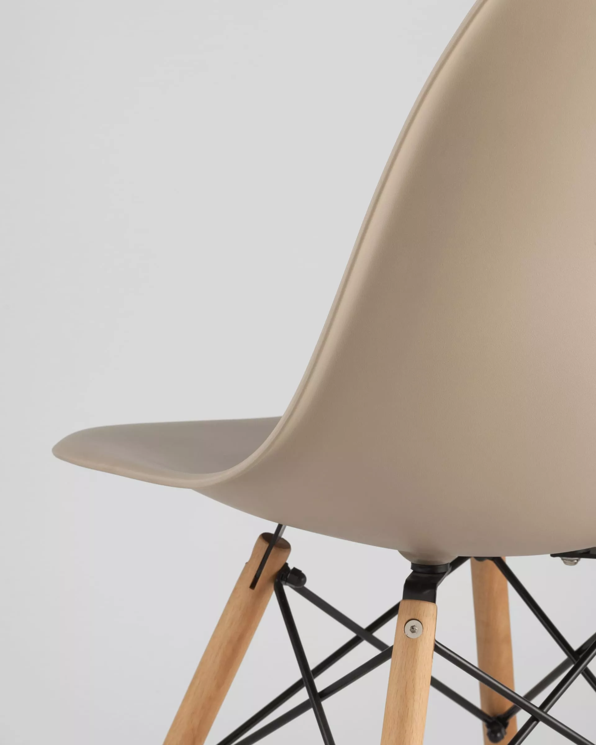 Комплект стульев Eames DSW бежево-серый x4 шт