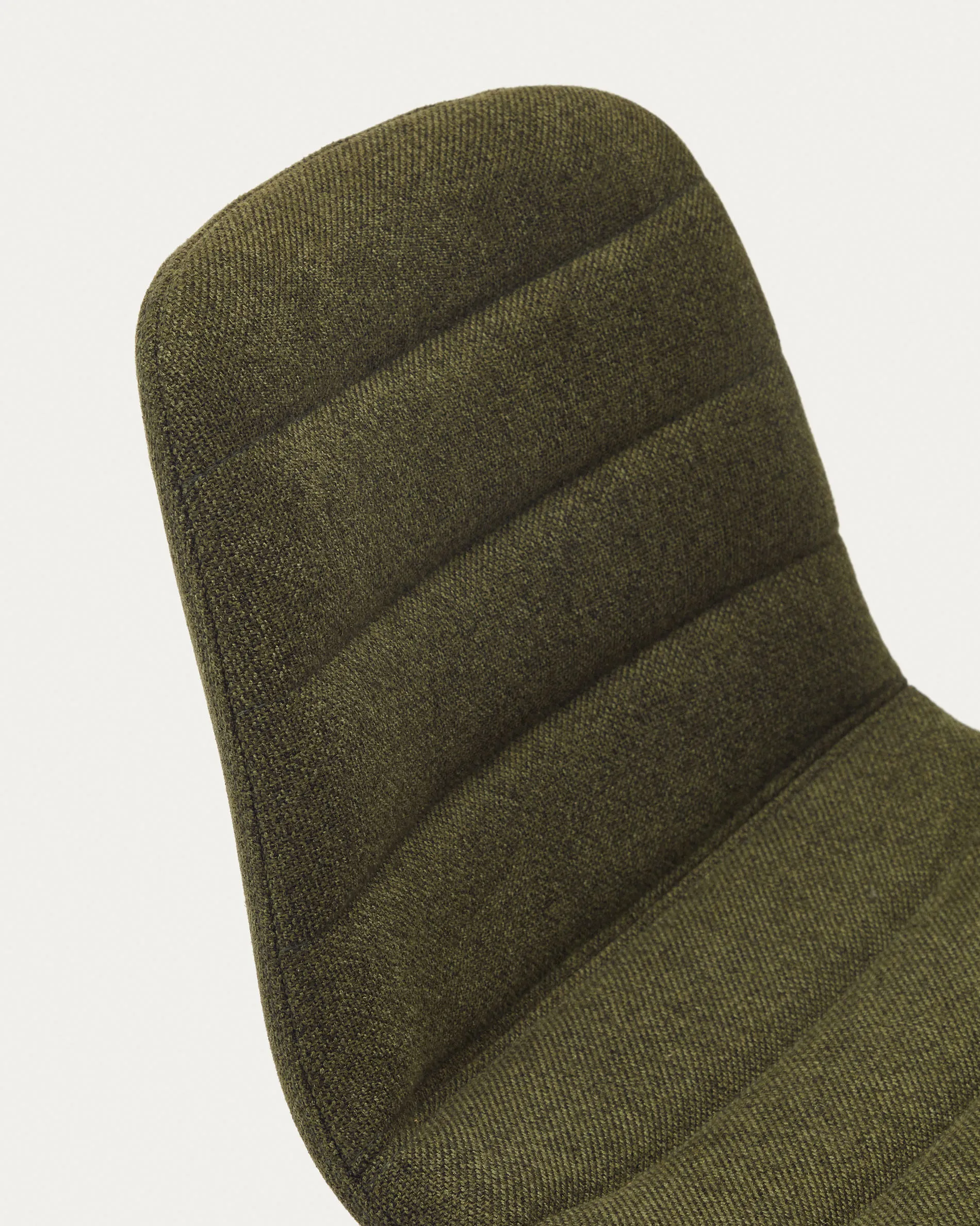 Полубарный стул La Forma Zunilda темно-зеленая шенилл и сталь с матовой черной отделкой 65 см 166657
